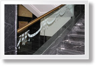 БЦ  «Фрунзенский» (Универмаг «Фрунзенский»), 2015 год. Стеклянные ограждения лестниц, ограждения из нержавеющей стали со стеклом.