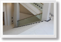 БЦ  «Фрунзенский» (Универмаг «Фрунзенский»), 2015 год. Стеклянные ограждения лестниц, ограждения из нержавеющей стали со стеклом.